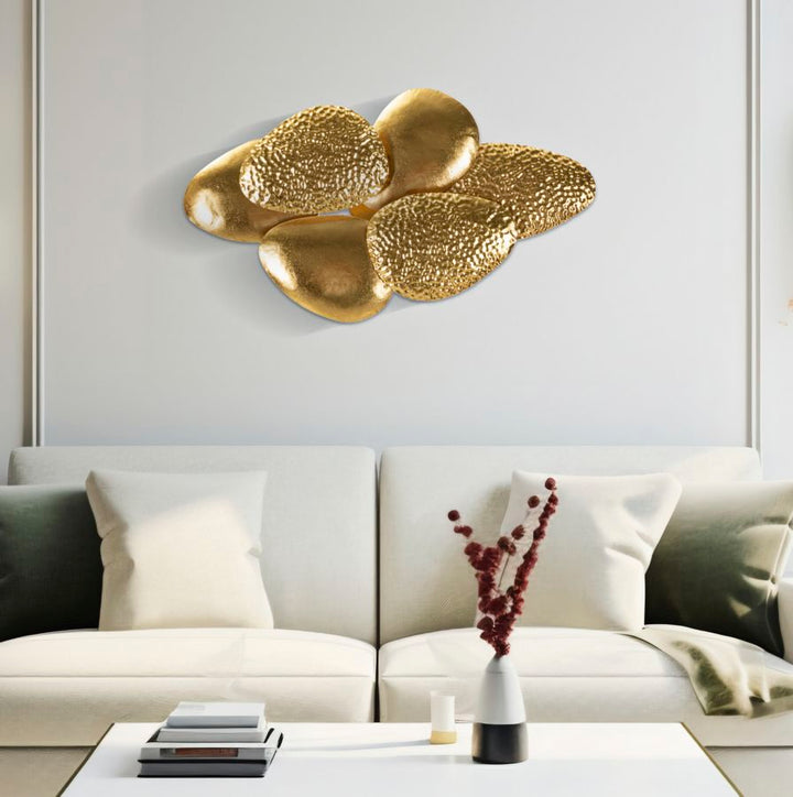 Aplique de pared de metal dorado con diseño de concha marina – Estilo contemporáneo