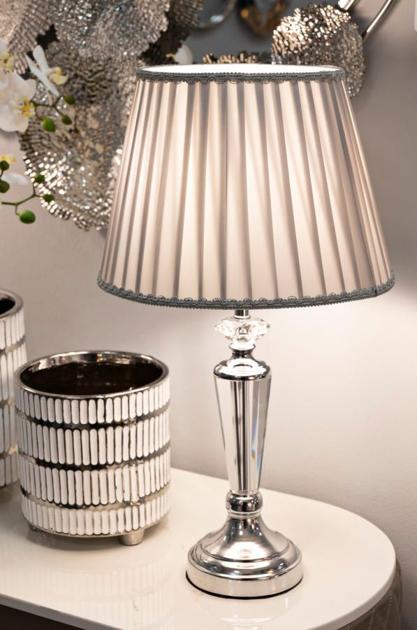 Lámpara de mesa plateada con pantalla de tela gris – Slivery Collection