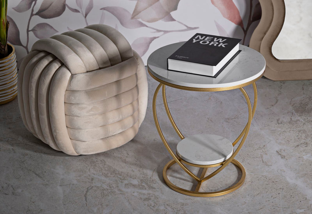 Mesa auxiliar de metal dorado con base en forma de corazón – Heart diseño moderno