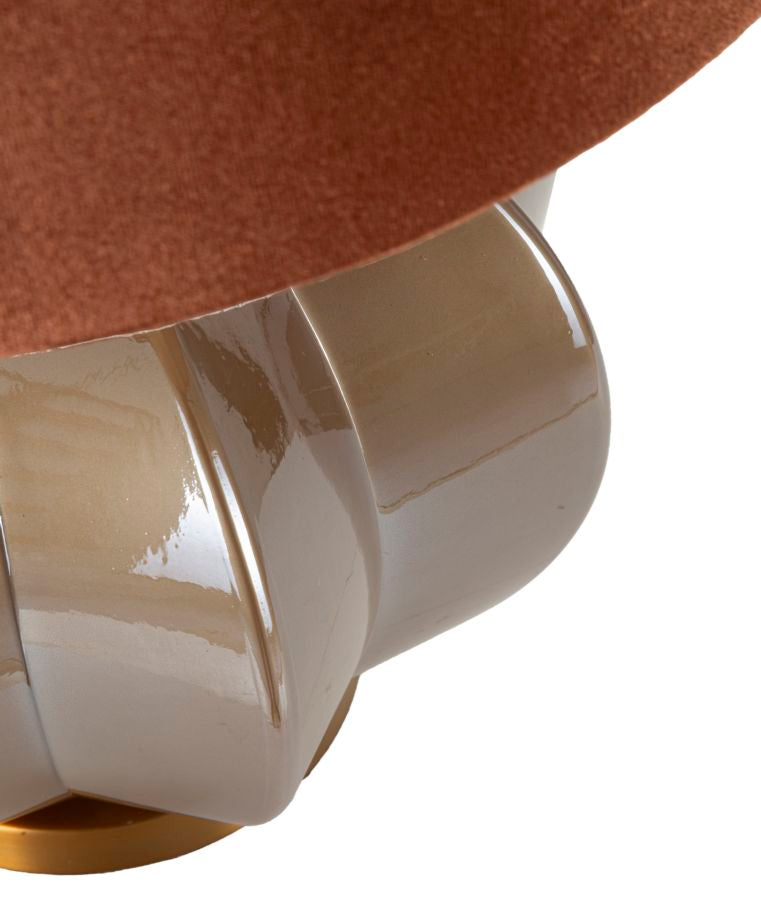 Lámpara de mesa de metal marrón con pantalla de tela – Prague contemporánea