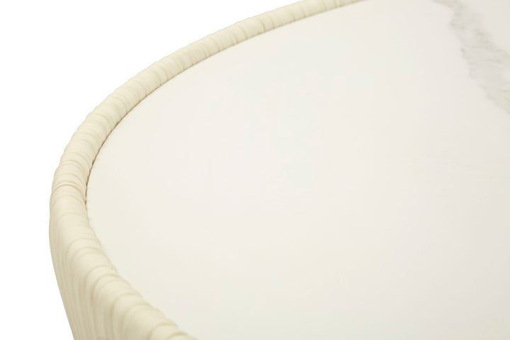 Mesa de centro redonda beige con base dorada – Elge diseño moderno