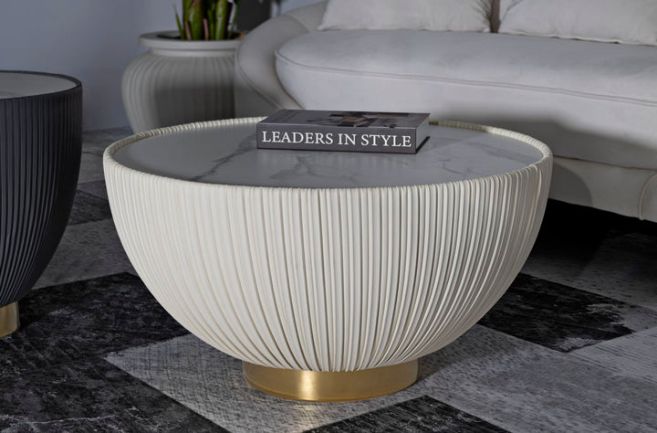 Mesa de centro redonda beige con base dorada – Elge diseño moderno