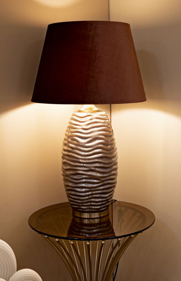 Lámpara de mesa decorativa marrón con pantalla de tela – Prague Collection