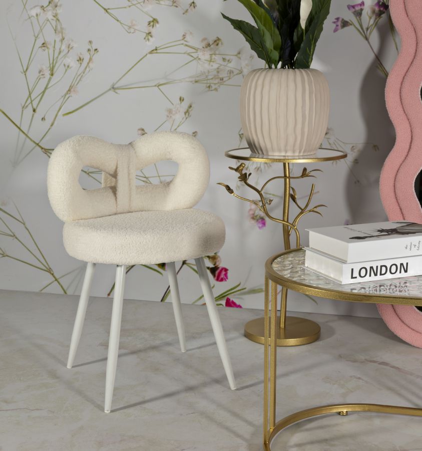 Mini silla tapizada blanca con patas de madera – Ilary asiento de acento