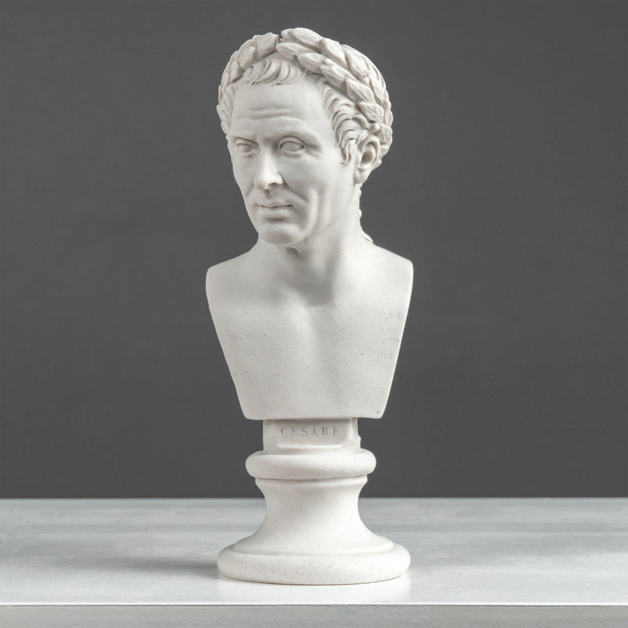 Escultura de busto de Julio César – Con corona de laurel victoriosa