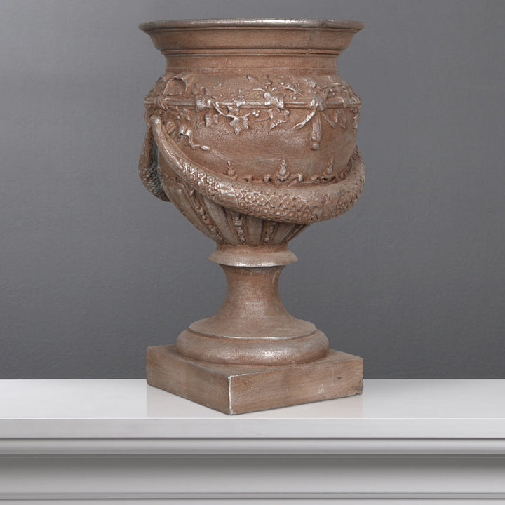 Maceta copa de piedra con relieve de hojas