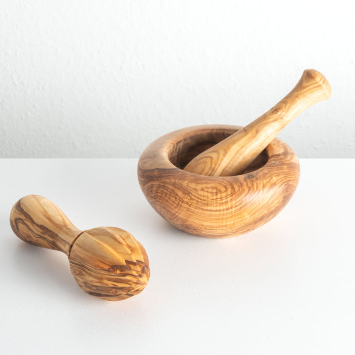 Set esencial de cocina de madera de olivo hecho a mano (mortero y exprimidor)