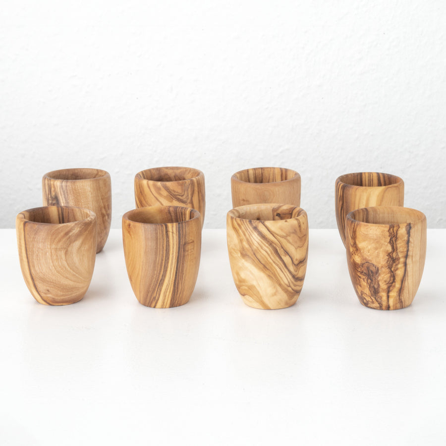 Juego de vasos de licor de madera de olivo hecho a mano (8 piezas)