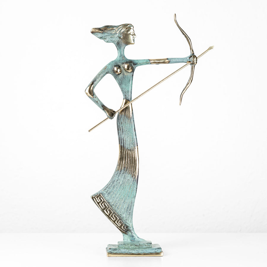 Estatua de Artemisa — diosa griega de la caza (Escultura de latón)