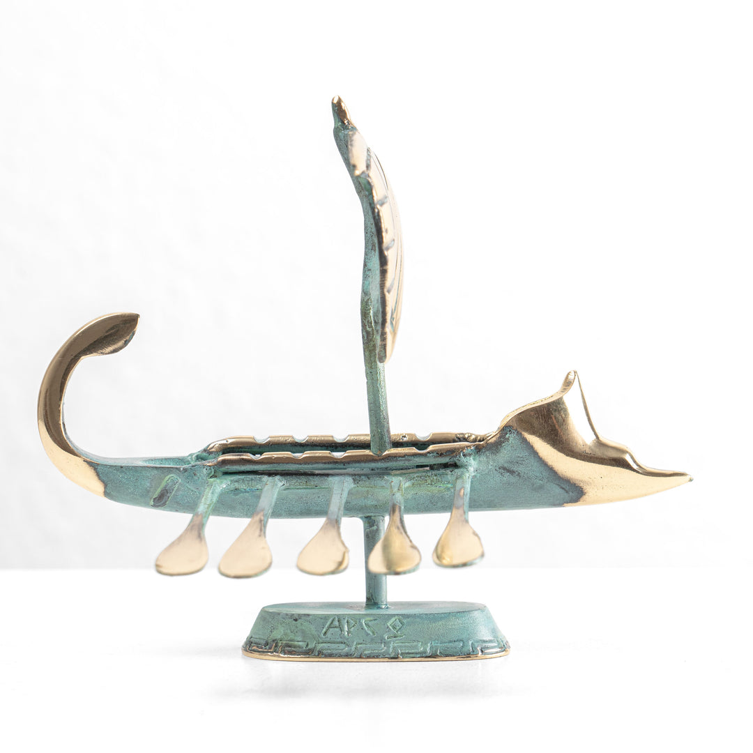 Escultura de barco de guerra griego (Trirreme)