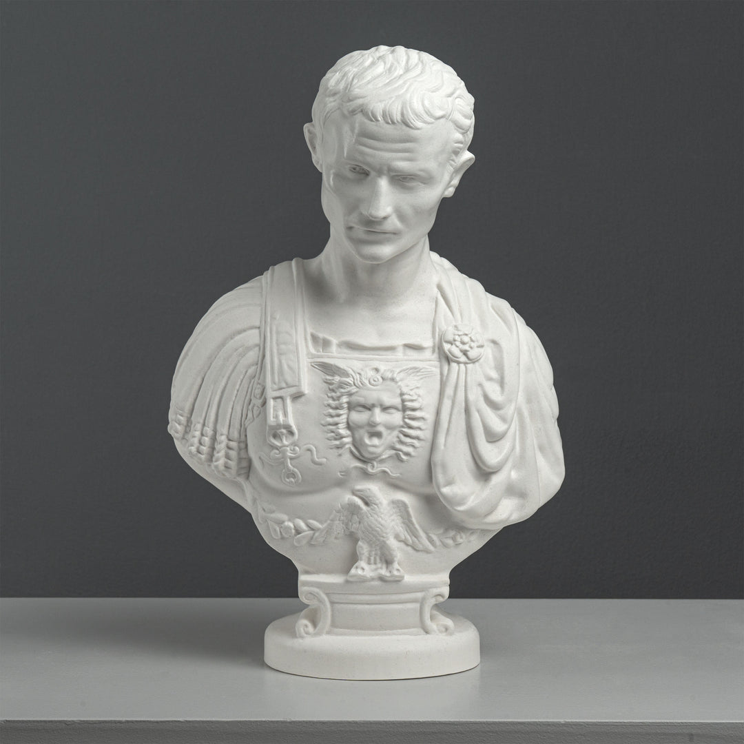 Busto de Julio César con coraza – según Andrea Ferrucci