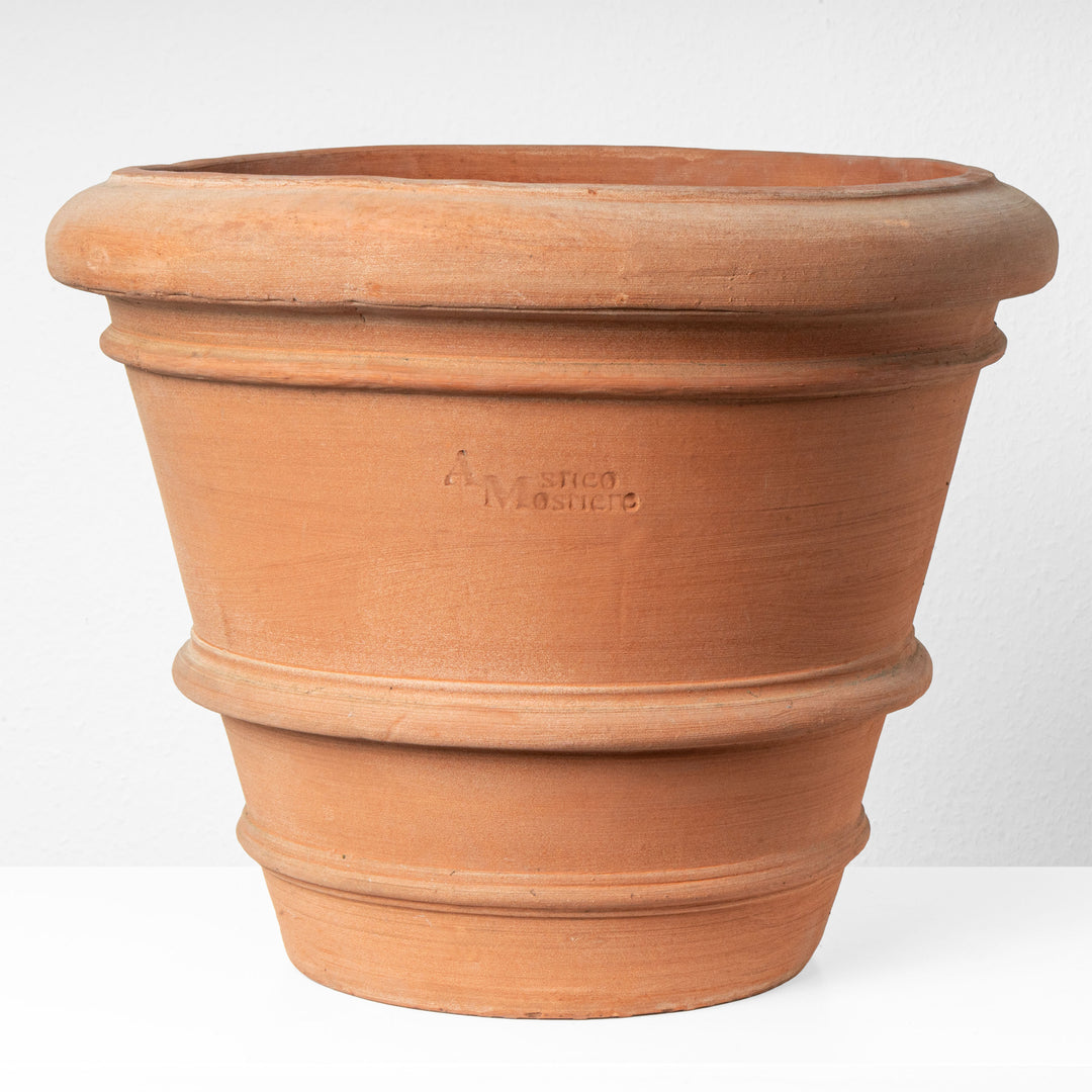 Macetero grande de terracota (Borde redondeado y bandas en relieve)