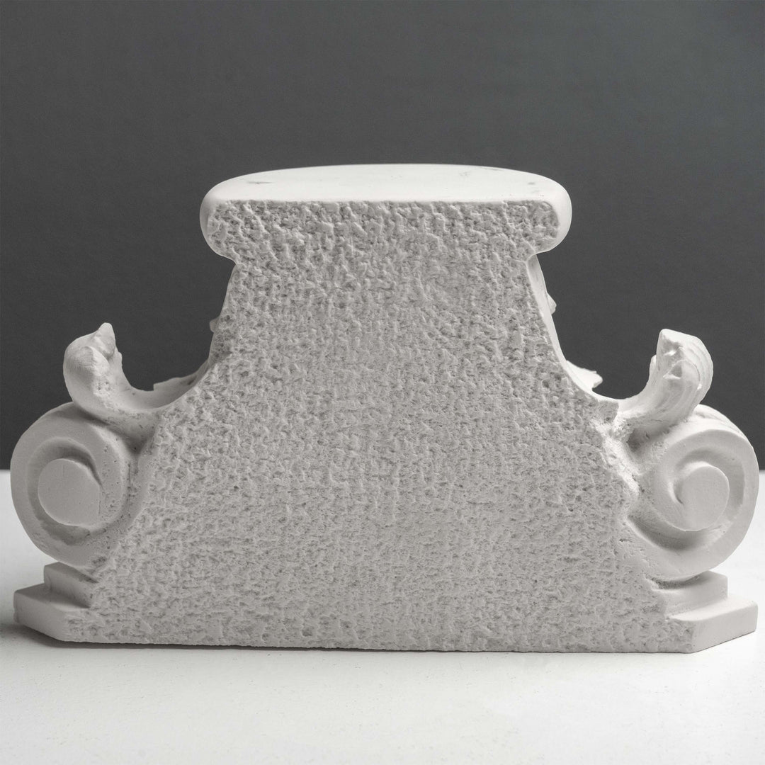 Estatua de Capitel Romano – Escultura Inspirada en la Arquitectura Clásica