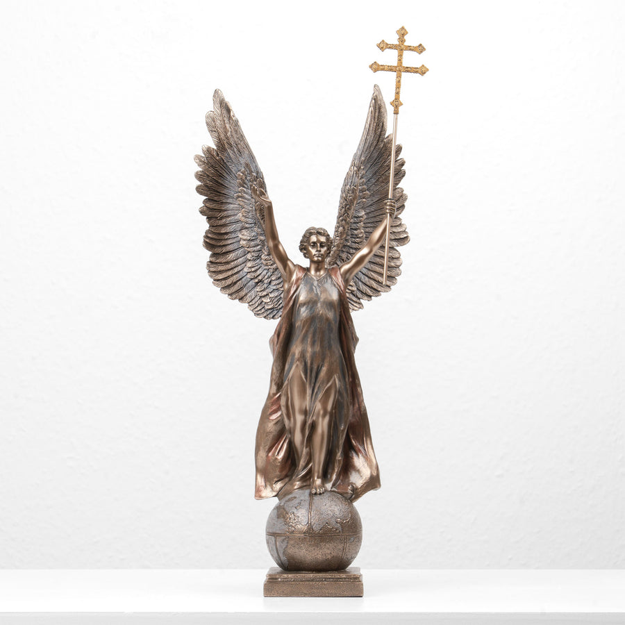 Estatua de San Gabriel Arcángel con la cruz patriarcal (escultura de bronce fundido en frío)