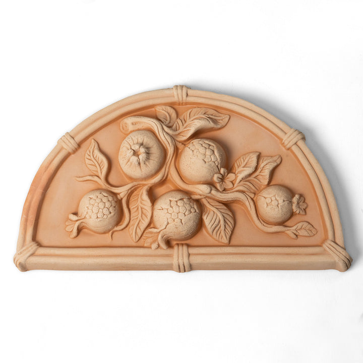 Bajorrelieve de granada en terracota