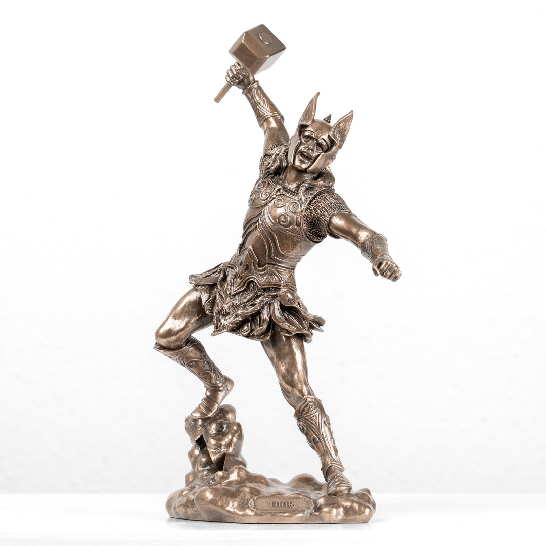 Estatua de Thor — Dios nórdico del trueno con Mjölnir (Escultura de bronce fundido en frío)