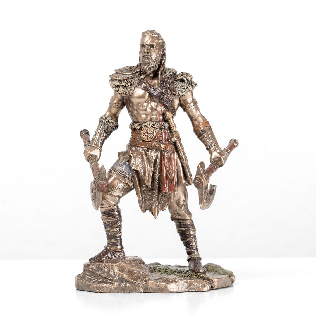 Estatua de guerrero vikingo con dos hachas (Escultura de bronce fundido en frío)