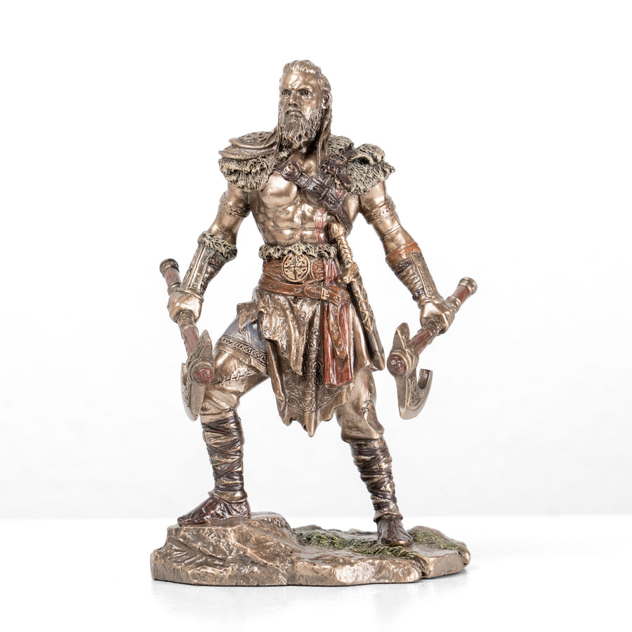 Estatua de guerrero vikingo con dos hachas (Escultura de bronce fundido en frío)
