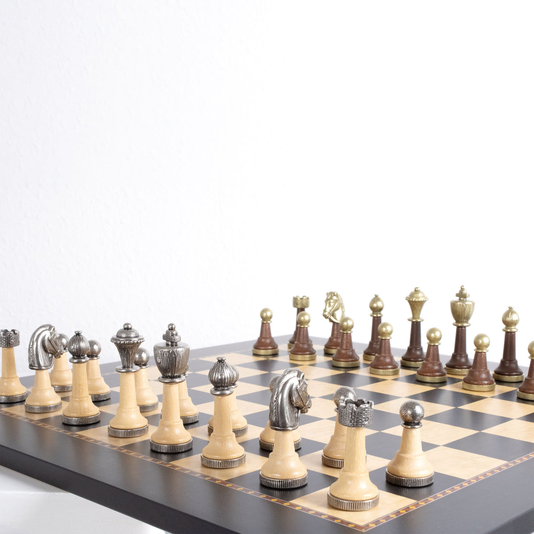 Juego de Ajedrez Clásico en Metal de Italfama con Tablero de Madera Premium Queen’s Gambit