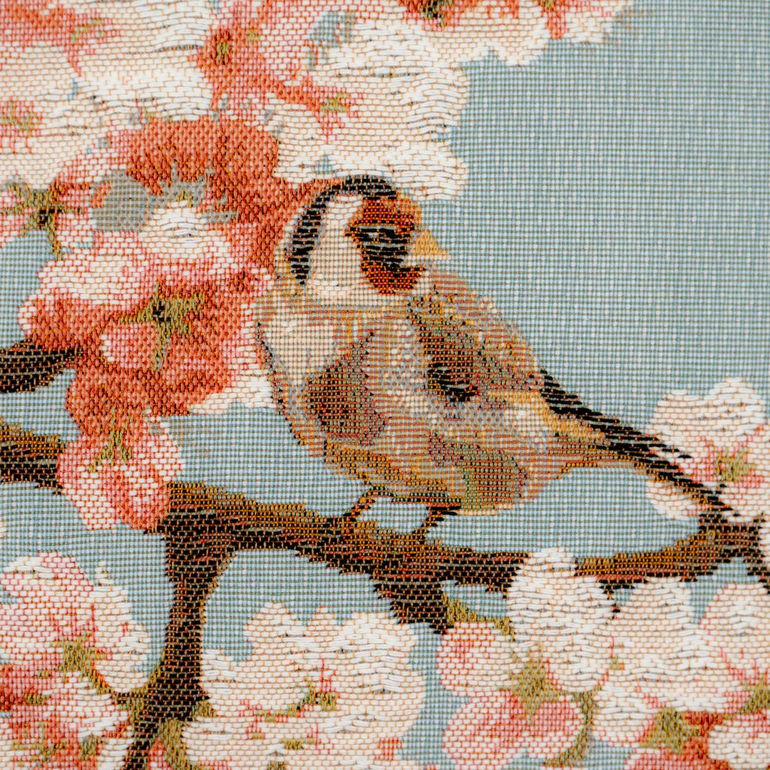 Cojín azul – pájaros y flores de cerezo (tejido jacquard)
