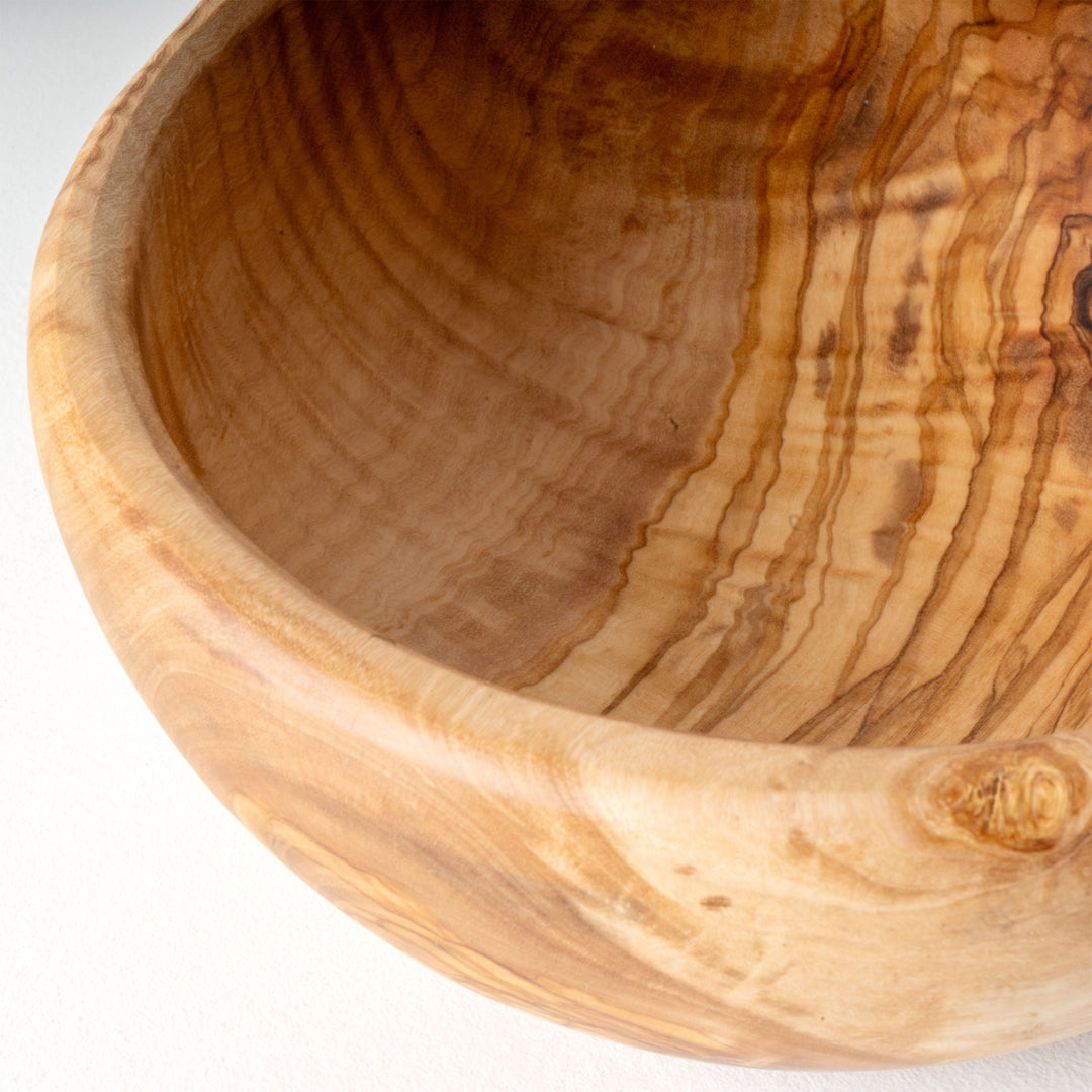 Cuenco de madera de olivo hecho a mano