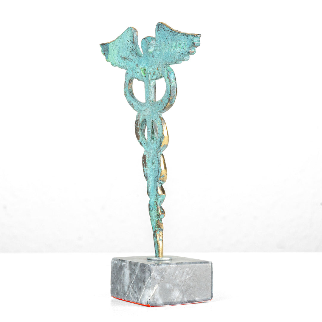 Estatua del Caduceo — Símbolo de medicina y sanación (Escultura de latón)