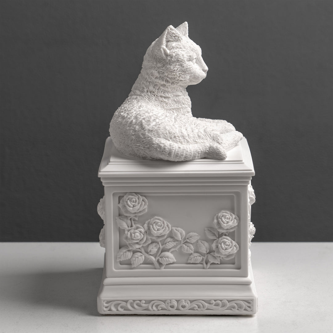 Urna funeraria para gatos con corazón y rosas (escultura de resina blanca)