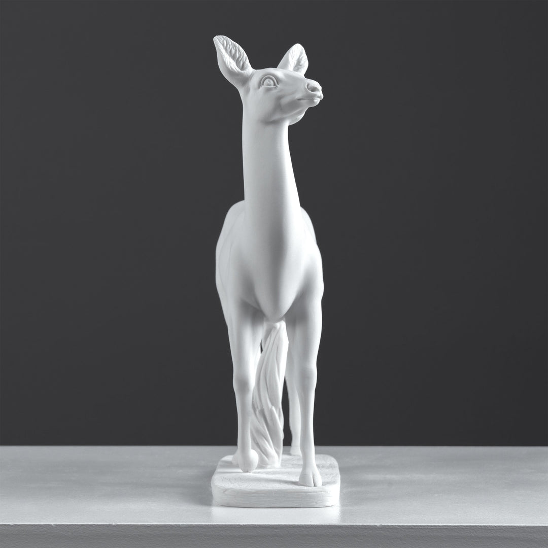 Estatua de Cierva — Escultura Elegante y Grácil