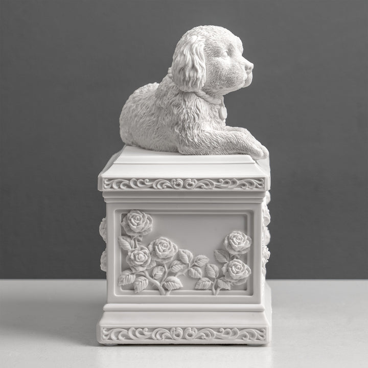 Urna funeraria para perros con corazón y rosas (escultura de resina blanca)