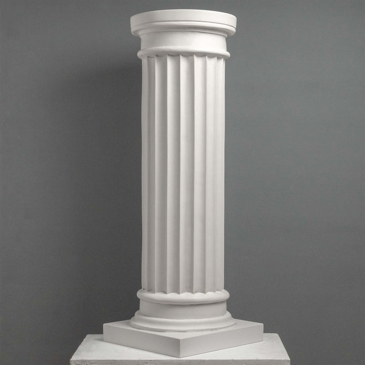 Columna estriada para busto – Pedestal decorativo clásico en blanco