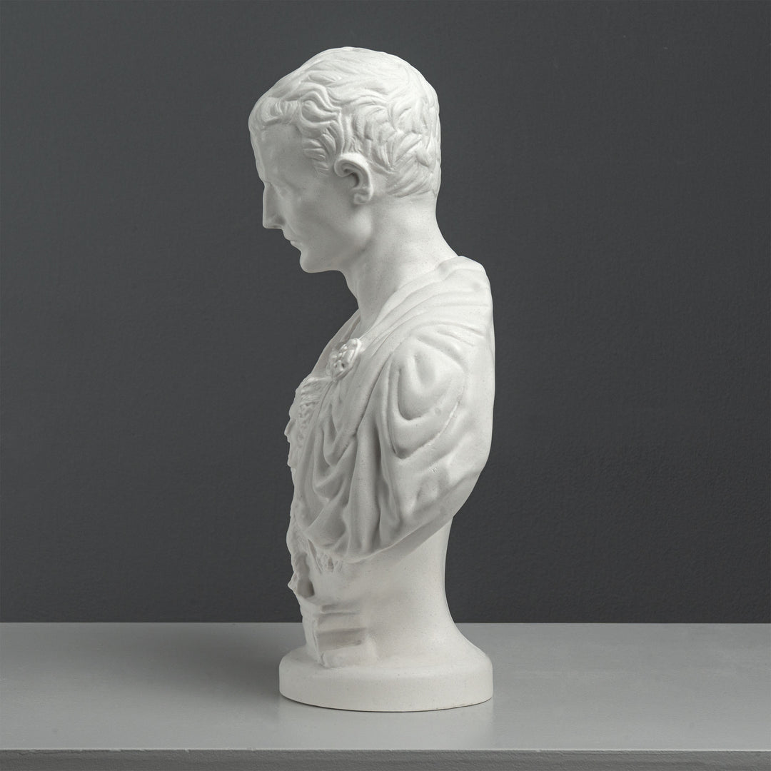 Busto de Julio César con coraza – según Andrea Ferrucci
