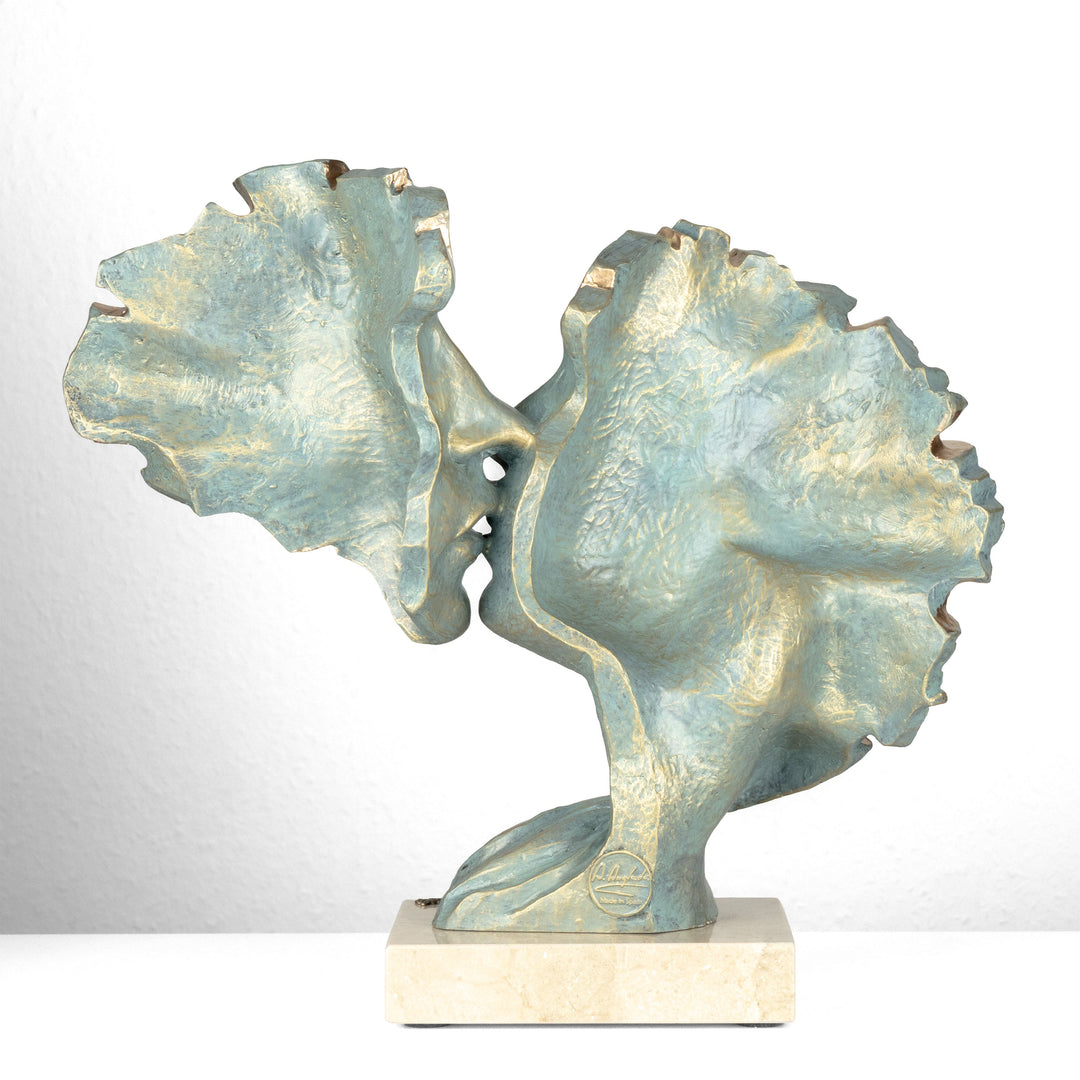 Escultura Amantes "Approaching Kiss" de Anglada sobre Base de Mármol