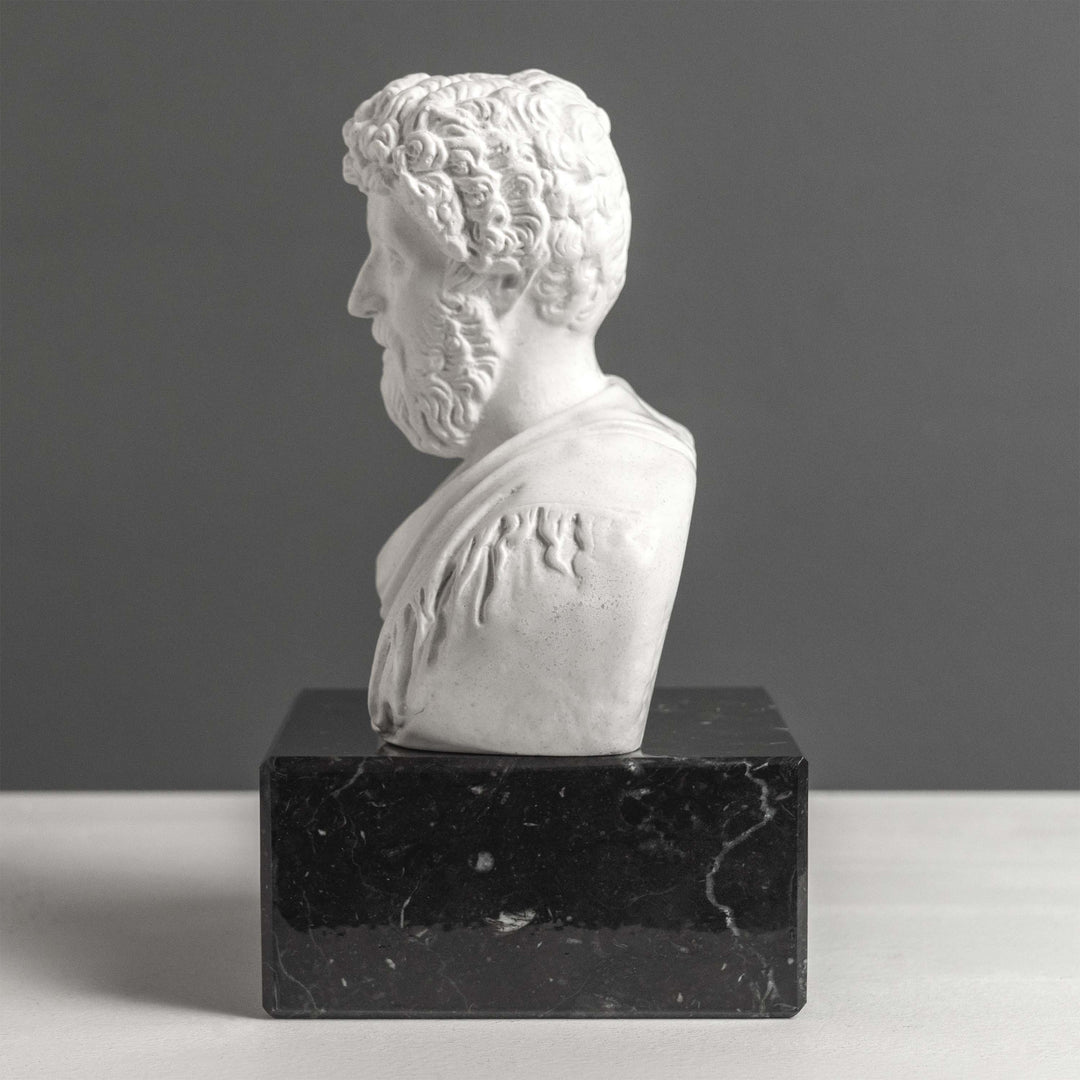 Busto de Marco Aurelio sujetalibros con base de mármol negro