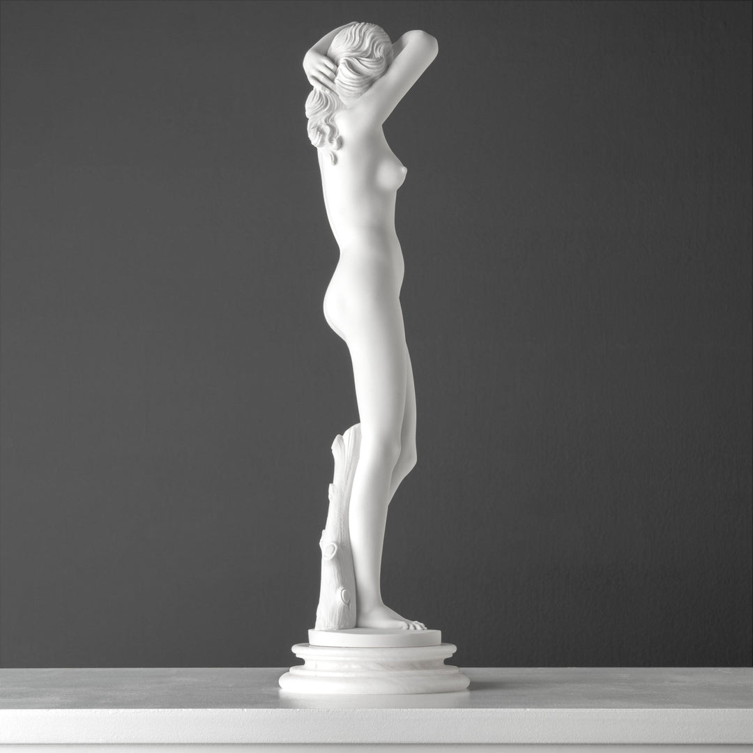 Estatua de Mujer Desnuda — Elegancia revelada