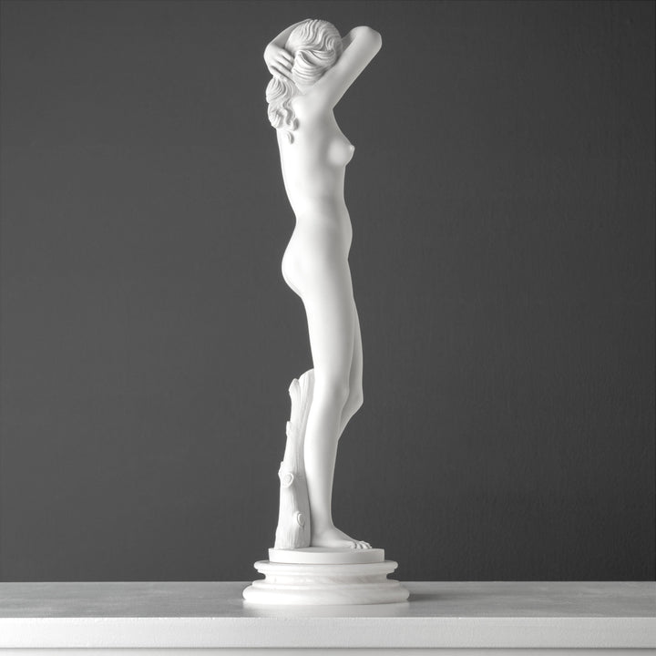 Estatua de Mujer Desnuda — Elegancia revelada