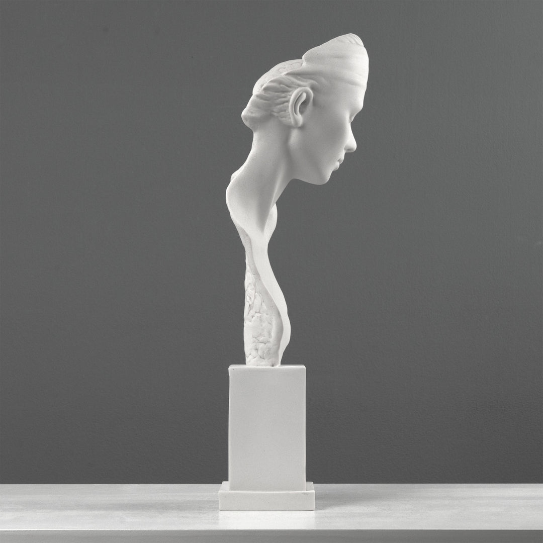 Escultura de busto Serenity – Representación moderna de una joven