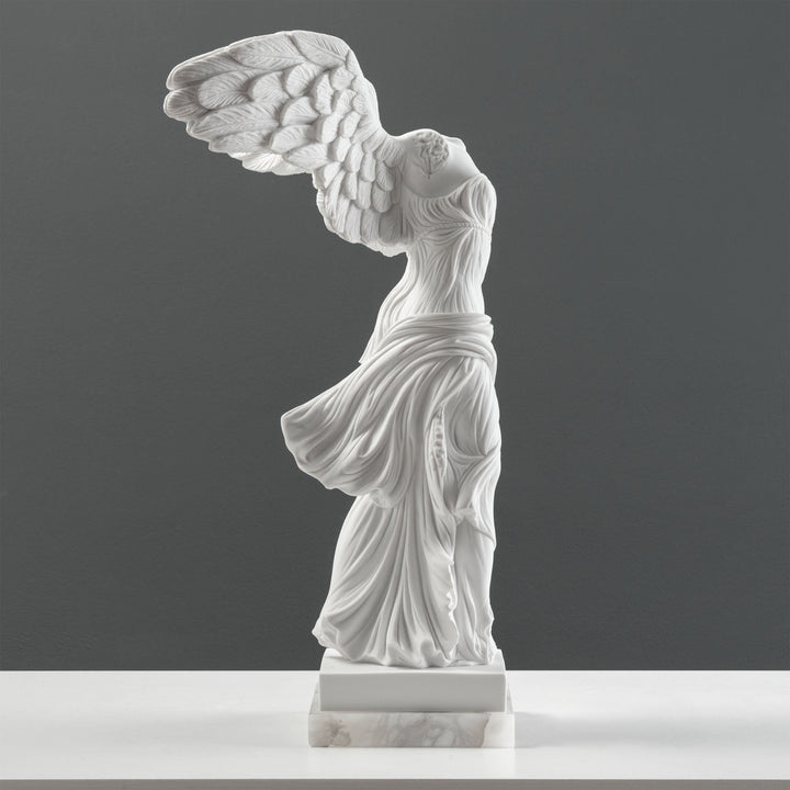 Escultura de la Victoria Alada (Grande) — Niké de Samotracia
