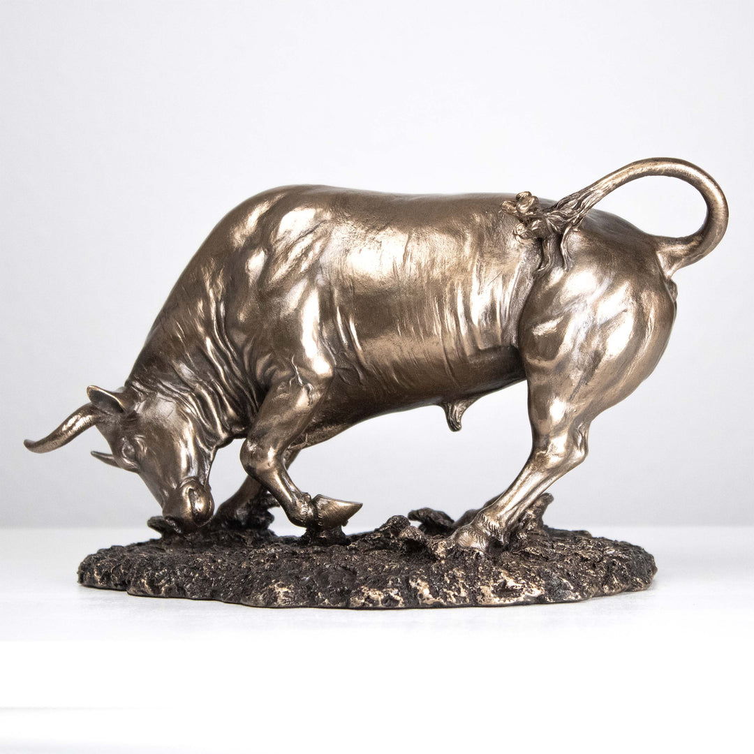 Estatua de Toro Embistiendo (Bronce Fundido en Frío)