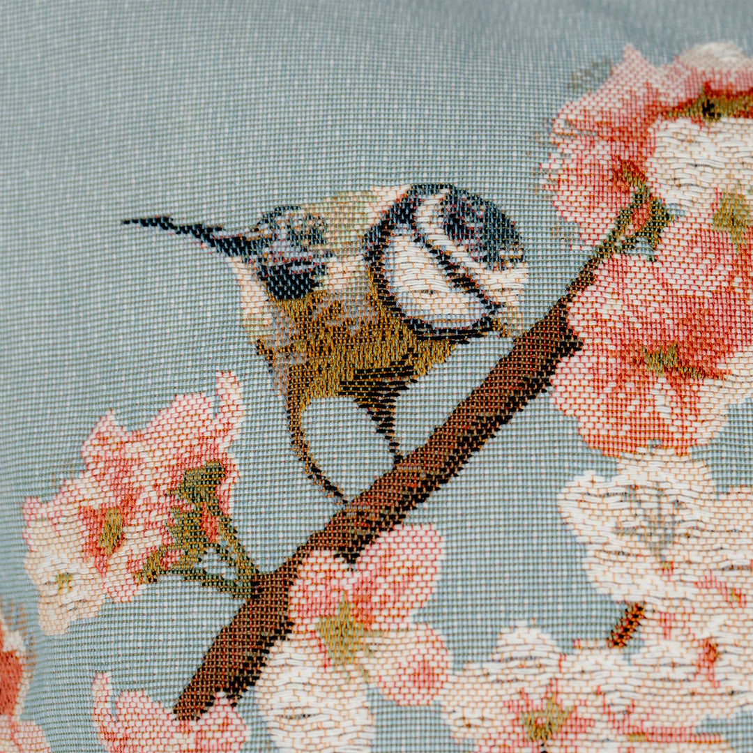 Cojín azul – pájaros y flores de cerezo (tejido jacquard)