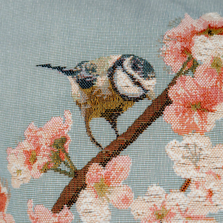 Cojín azul – pájaros y flores de cerezo (tejido jacquard)