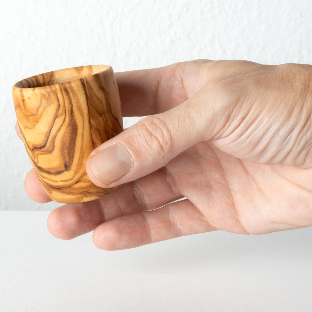 Juego de vasos de licor de madera de olivo hecho a mano (8 piezas)