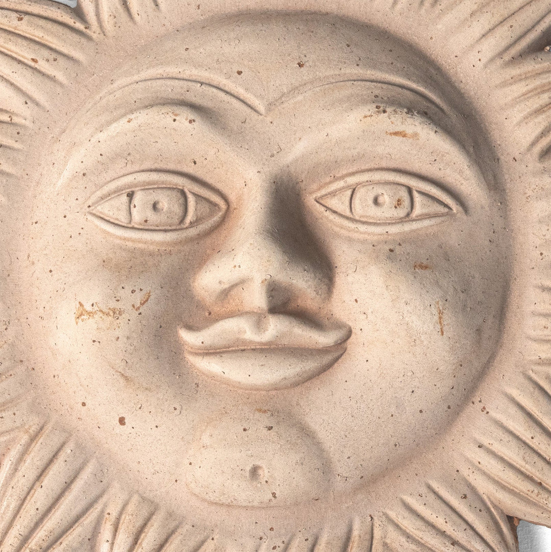 Bajorrelieve italiano de sol en terracota