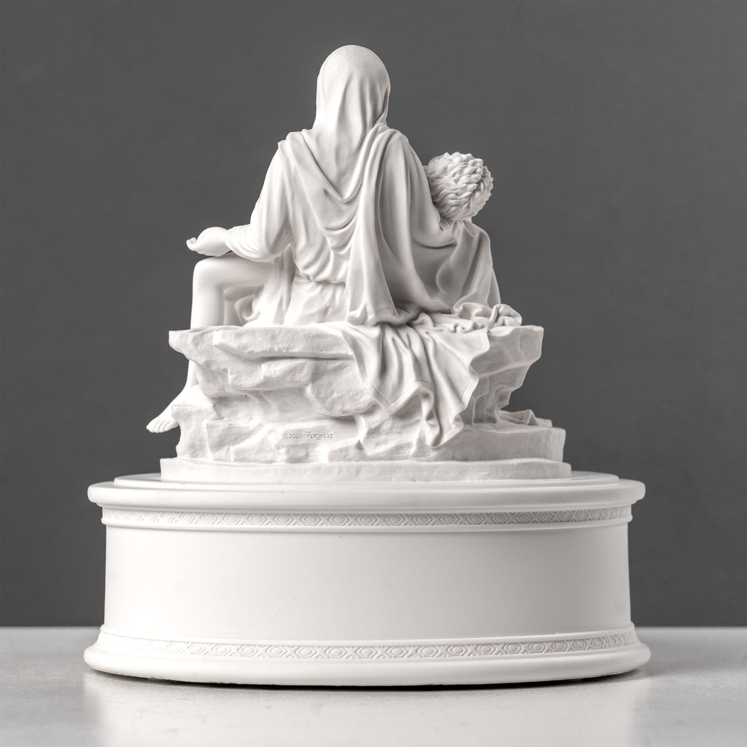 Urna funeraria de la Piedad de Miguel Ángel (escultura de resina blanca)
