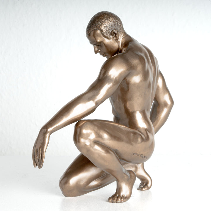 Estatua de hombre desnudo (Escultura de bronce fundido en frío)