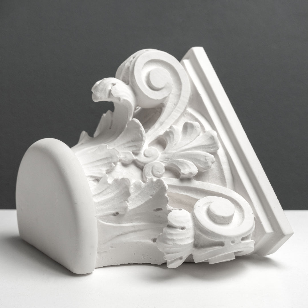 Estatua de Capitel Romano – Escultura Inspirada en la Arquitectura Clásica