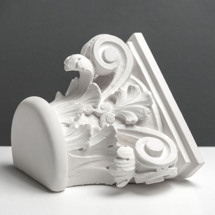 Estatua de Capitel Romano – Escultura Inspirada en la Arquitectura Clásica