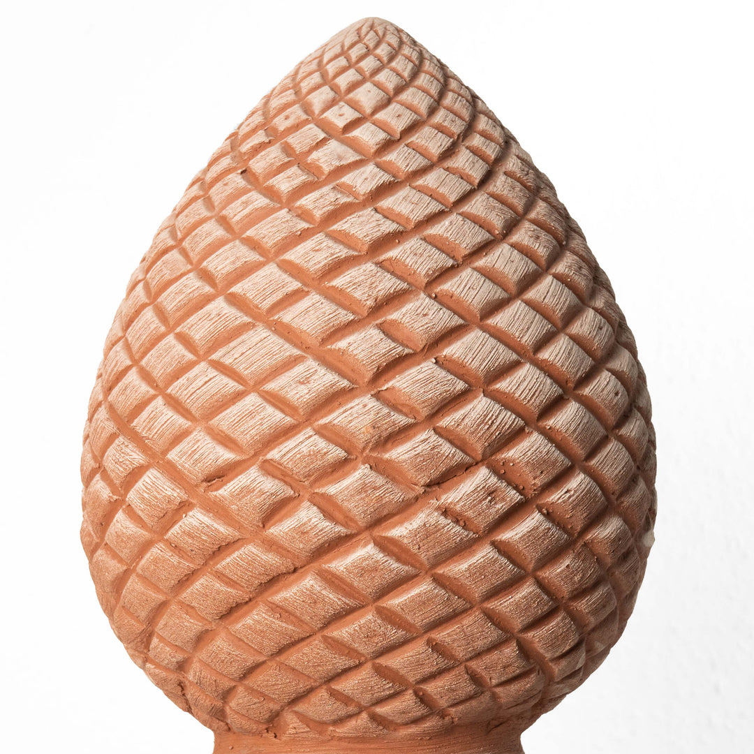 Escultura de piña de pino en terracota (Remate)
