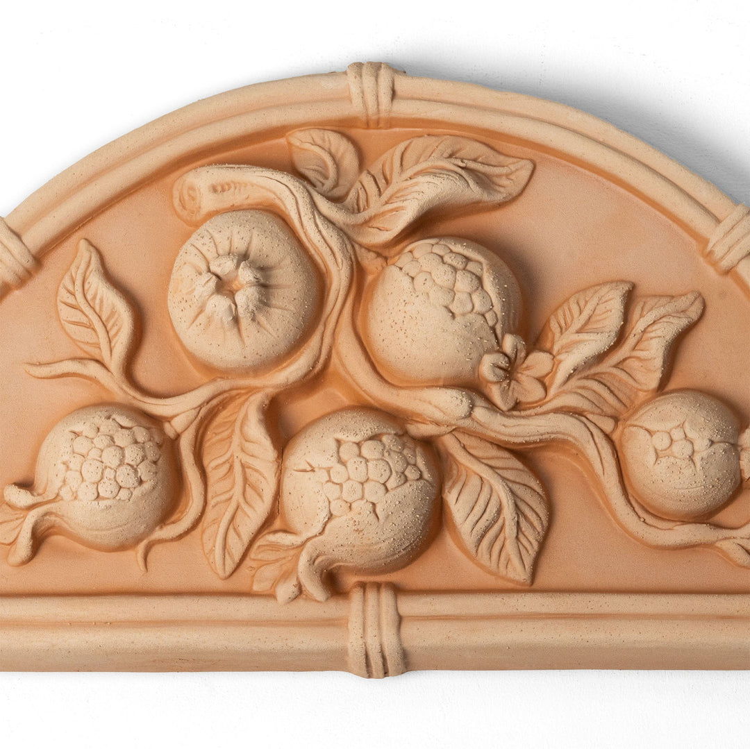 Bajorrelieve de granada en terracota