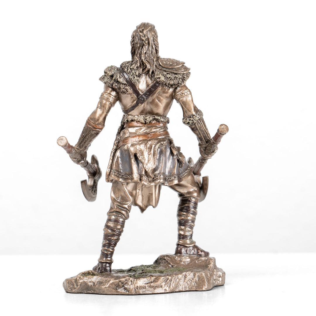 Estatua de guerrero vikingo con dos hachas (Escultura de bronce fundido en frío)