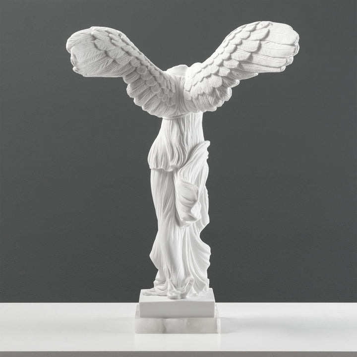 Escultura de la Victoria Alada (Grande) — Niké de Samotracia